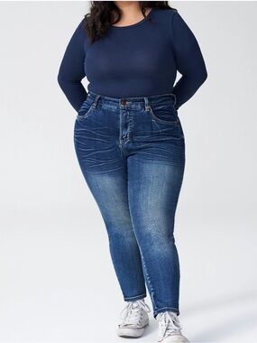 Universal Standard Seine High Rise Skinny Jeans in Distressed Blue size 22